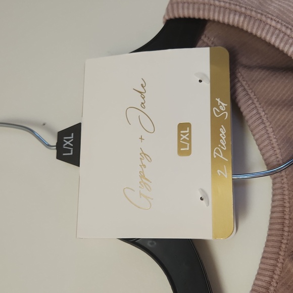 Gypsy and Jade 2 piece ribbed crop top and biker shorts - Picture 2 of 6